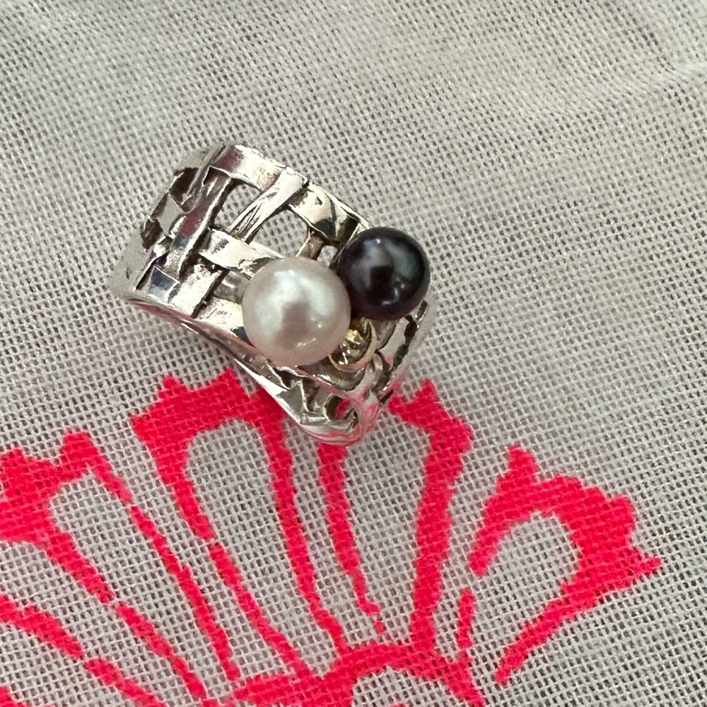 Chi’s Gold & Silver Pearl Ring - Picture 12 of 13